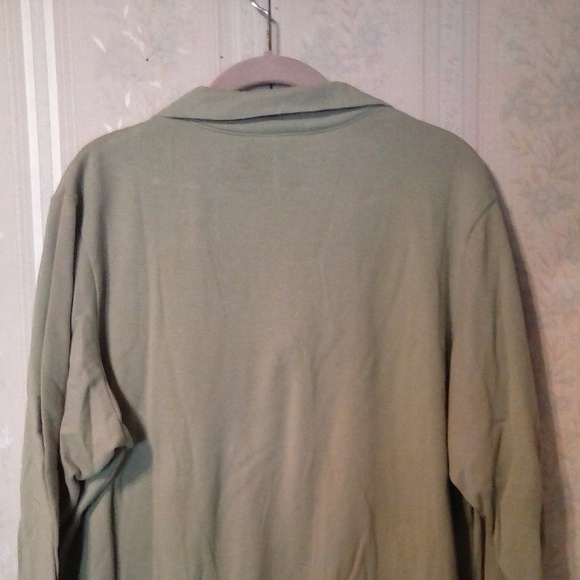 FASHION BUG WOMEN'S LIGHT GREEN V-NECK COLLAR TOP - Picture 3 of 3